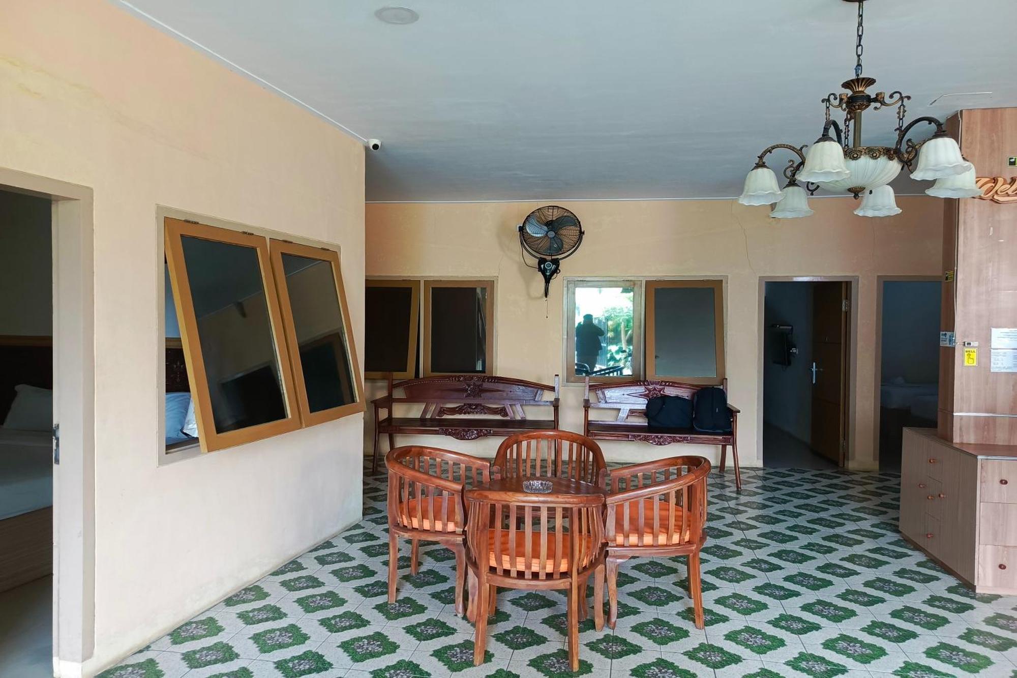 Adisa Homestay Malang Zewnętrze zdjęcie