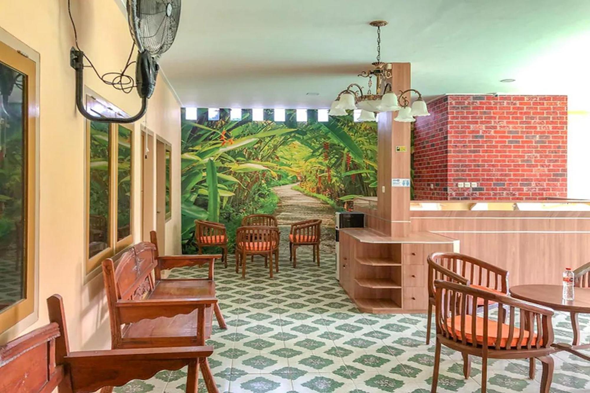 Adisa Homestay Malang Zewnętrze zdjęcie